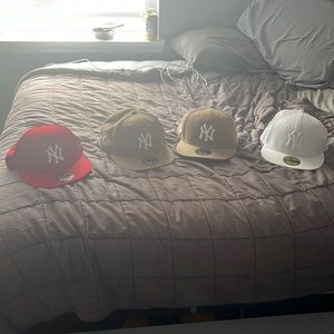 assorted yankees hats